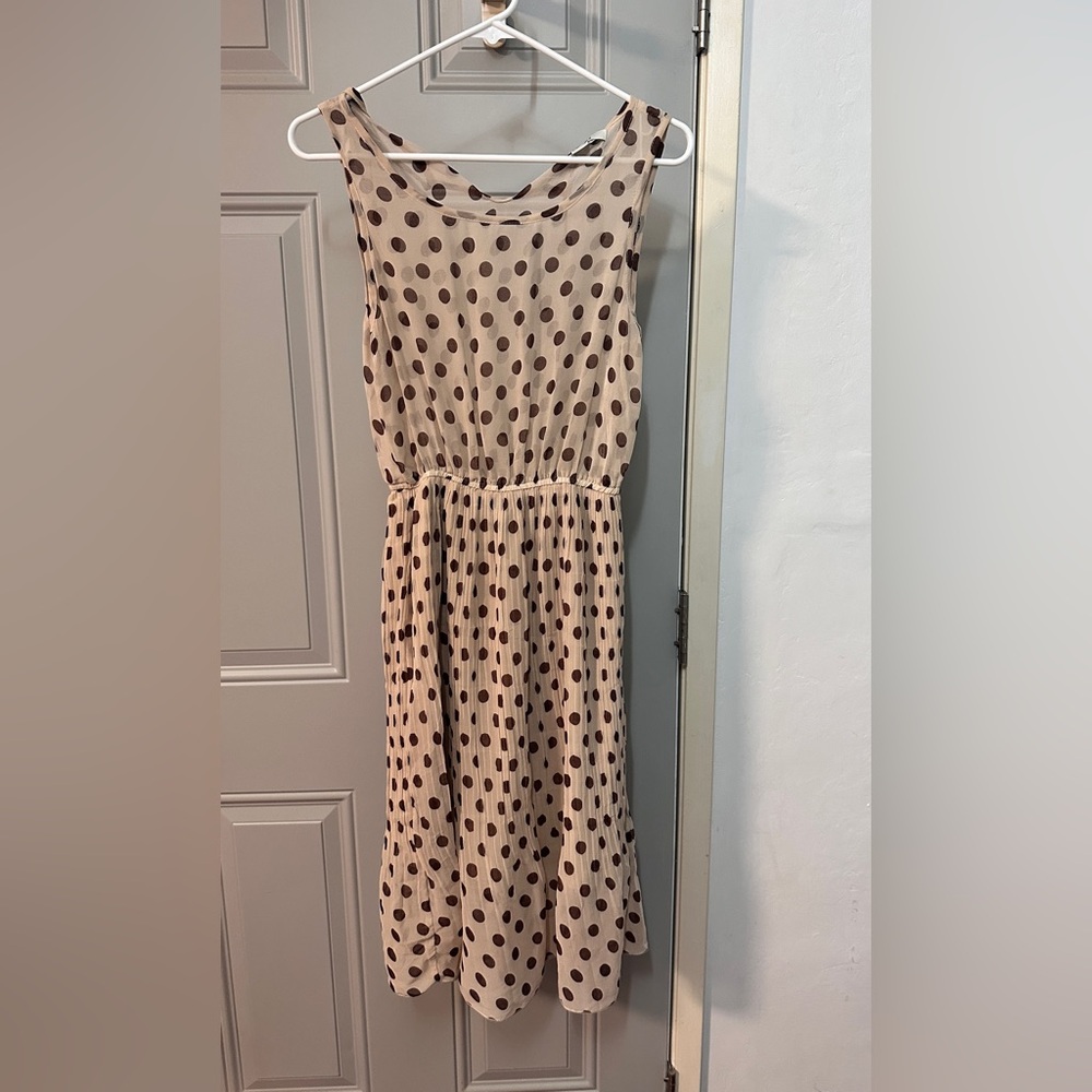 Polka Dot Sleeveless Dress
Forever 21